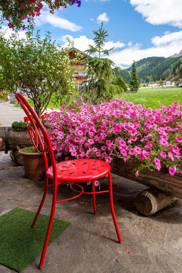 Garni Bondi Bed & Breakfast Selva di Val Gardena Exterior photo