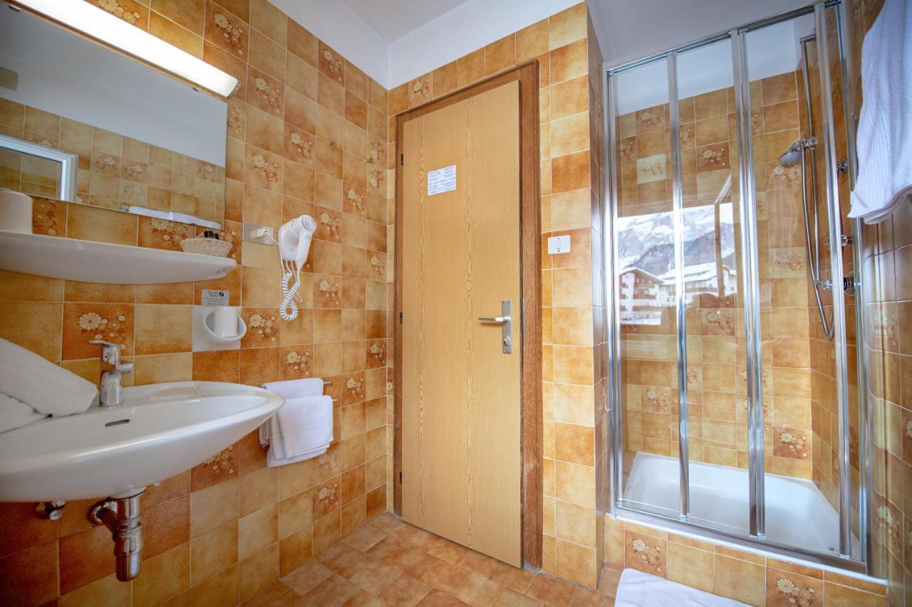 Garni Bondi Bed & Breakfast Selva di Val Gardena Exterior photo