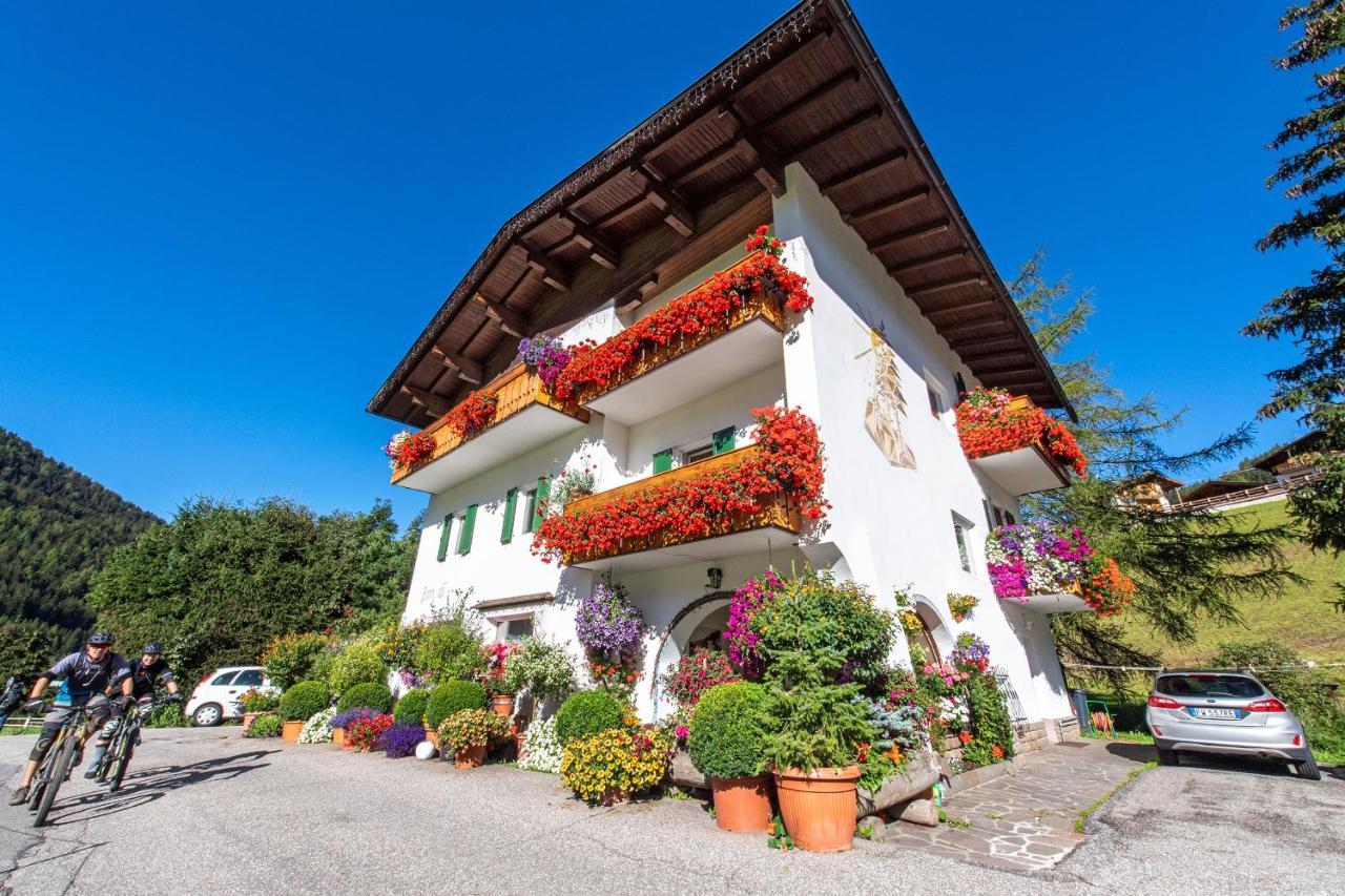 Garni Bondi Bed & Breakfast Selva di Val Gardena Exterior photo