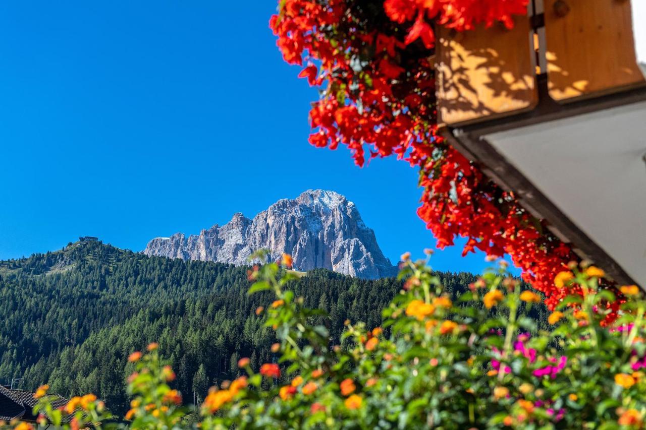 Garni Bondi Bed & Breakfast Selva di Val Gardena Exterior photo